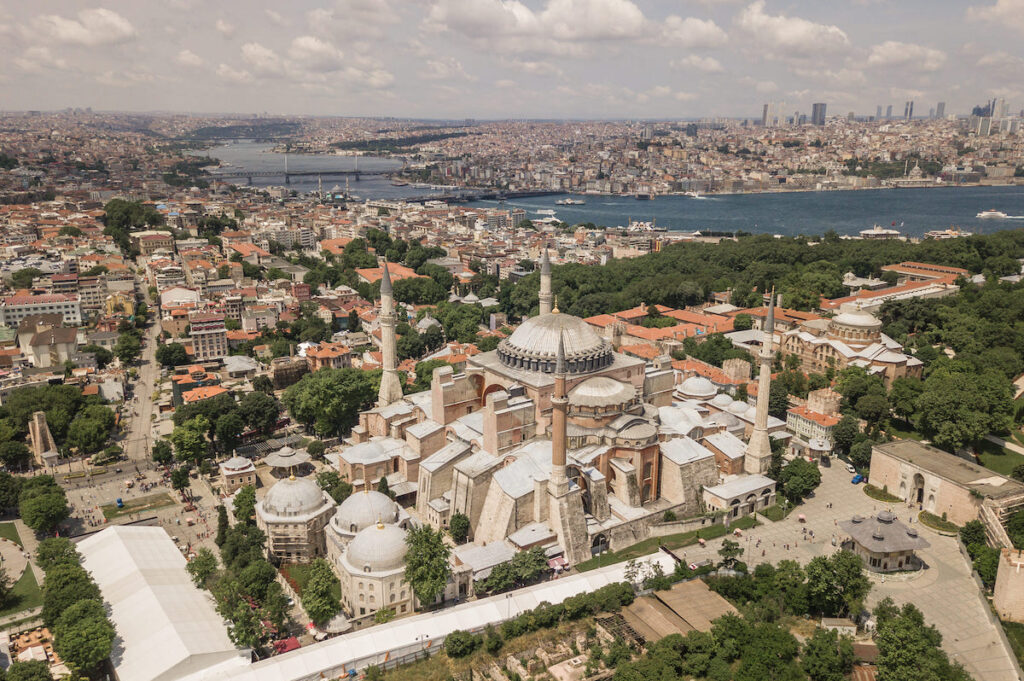 Vista aérea de la Iglesia de Santa Sofía en Estambul, Turquía