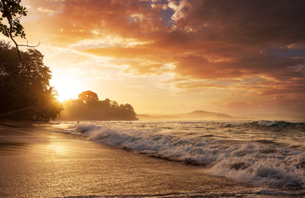 Atardecer en la playa de Santa Teresa, Costa Rica