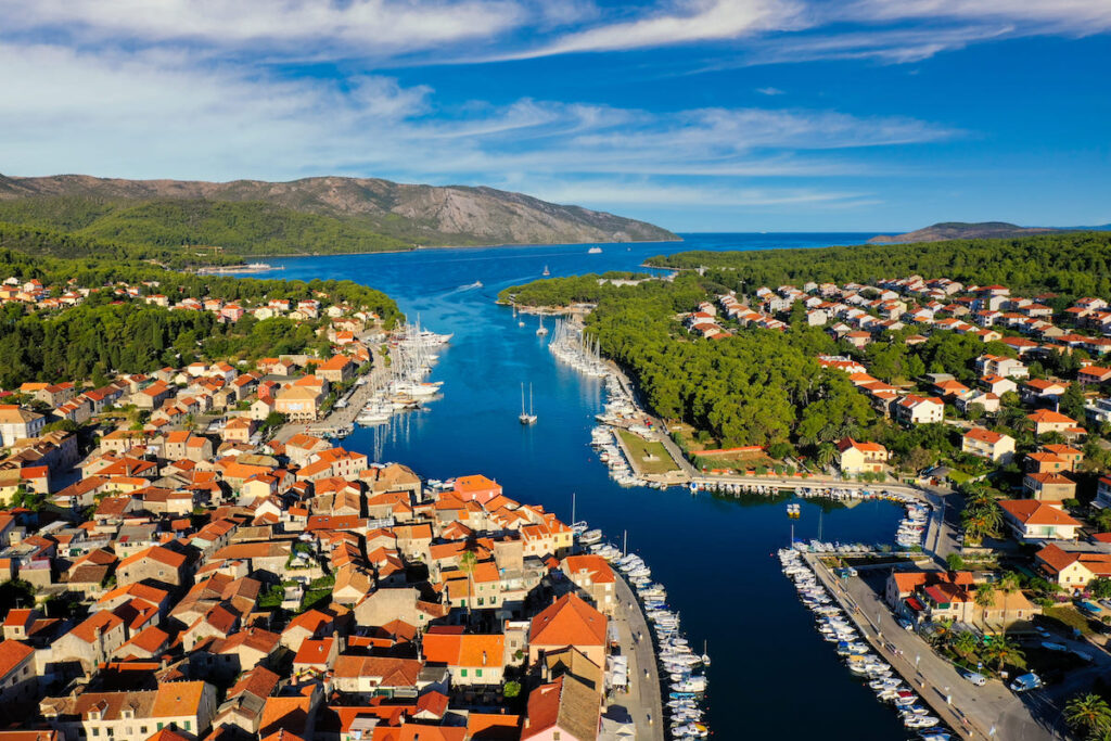 Vista aérea de la isla de Hvar en Croacia