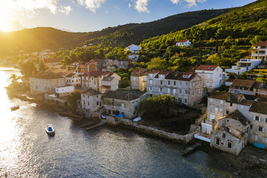 Atardecer en la en la isla croata de Brač