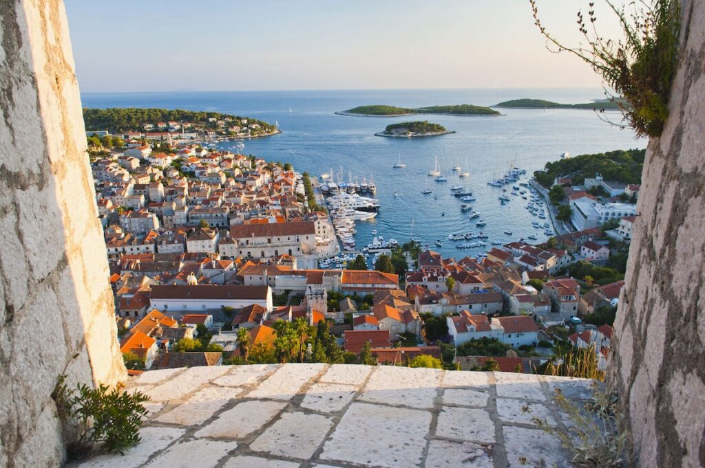 Foto desde el fuerte en la cima de Hvar, Croacia