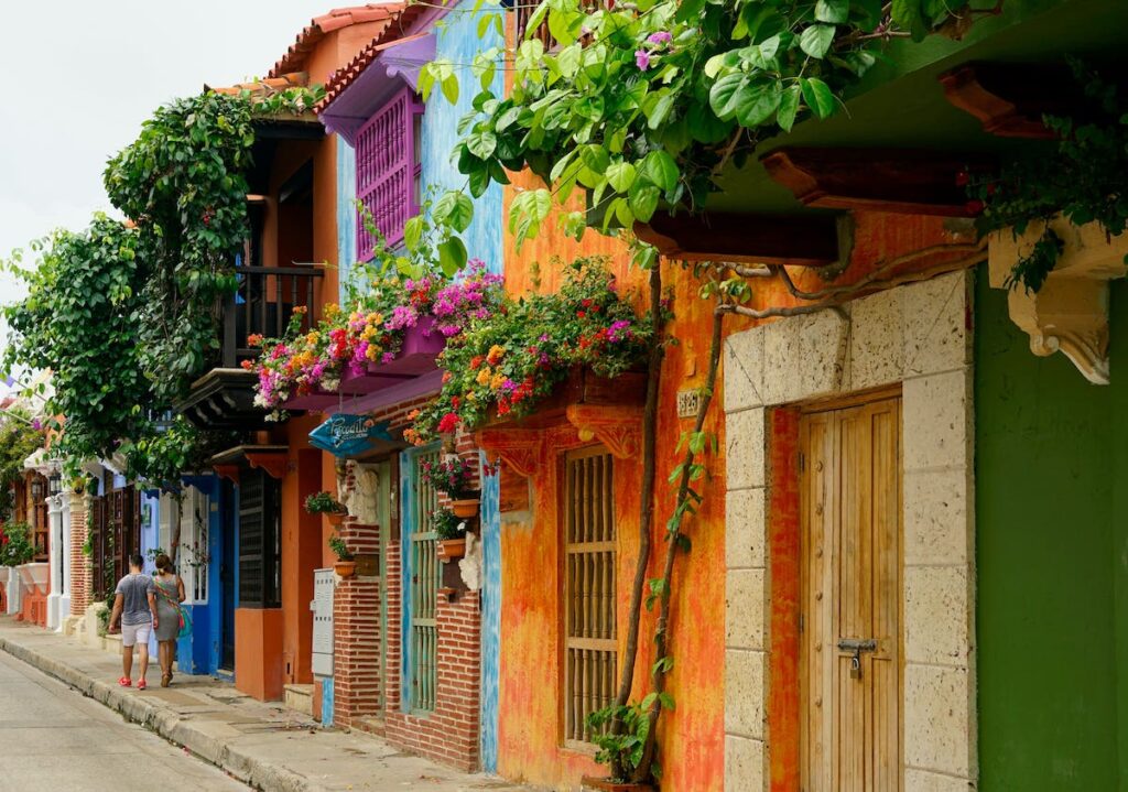 Calles típicas de Cartagena de Indias en Colombia