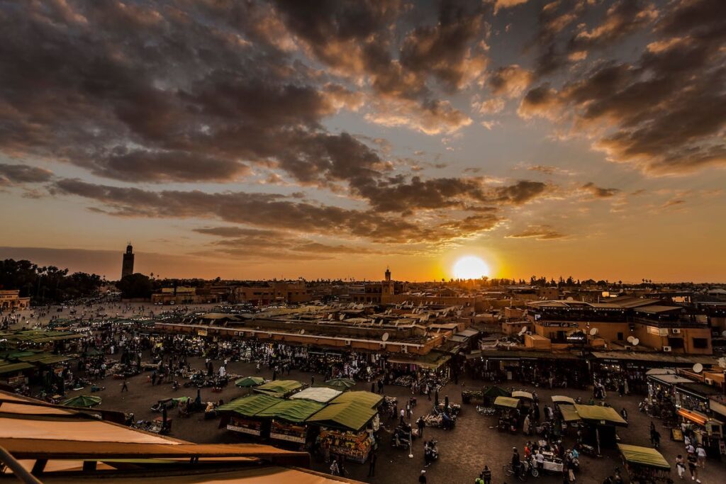 Atardecer sobre la feria de Marrakech