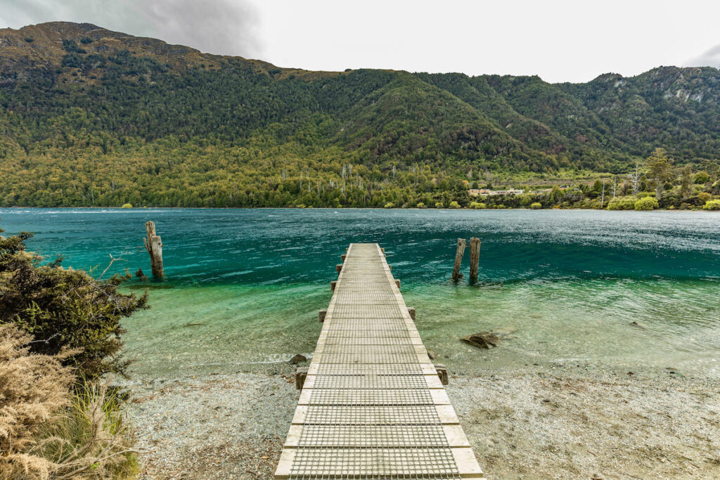 Lagos cristalinos en la Isla Norte de Nueva Zelanda