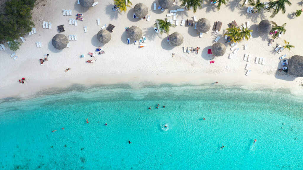 Vista aérea de una playa en Curaçao 