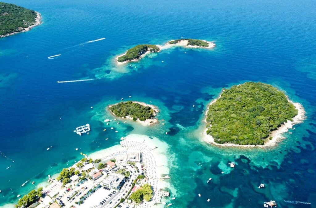 Vista aérea de las islas Ksamil en Albania