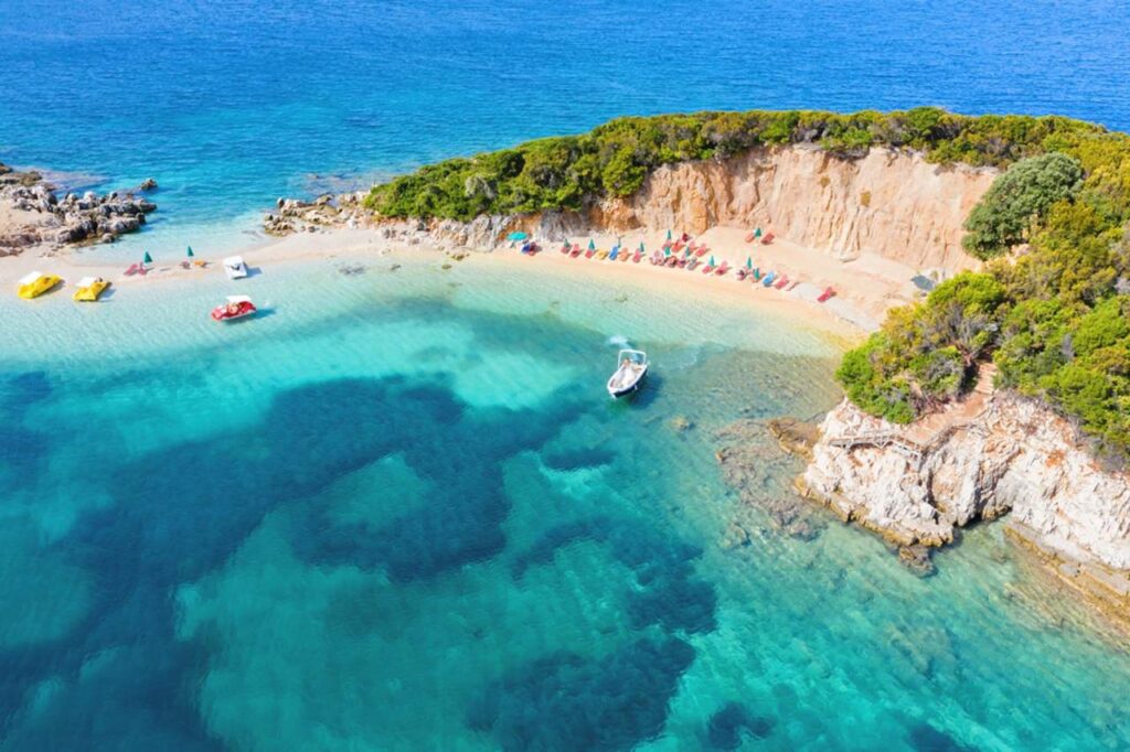 Playa paradisíaca en Islas Ksamil en Albania