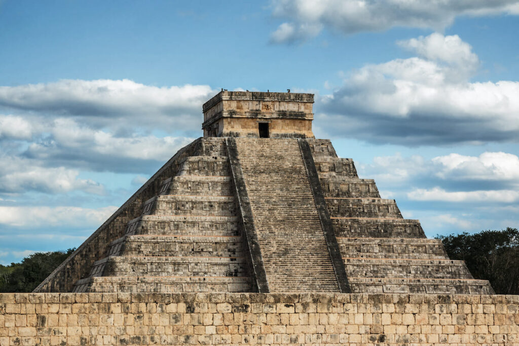 El templo antiguo de Chichén Itzá en México