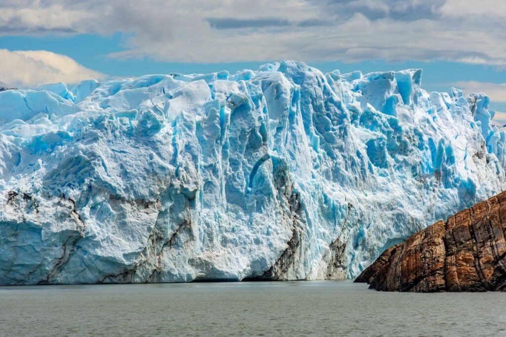 Imponente glaciar Perito Moreno en Argentina