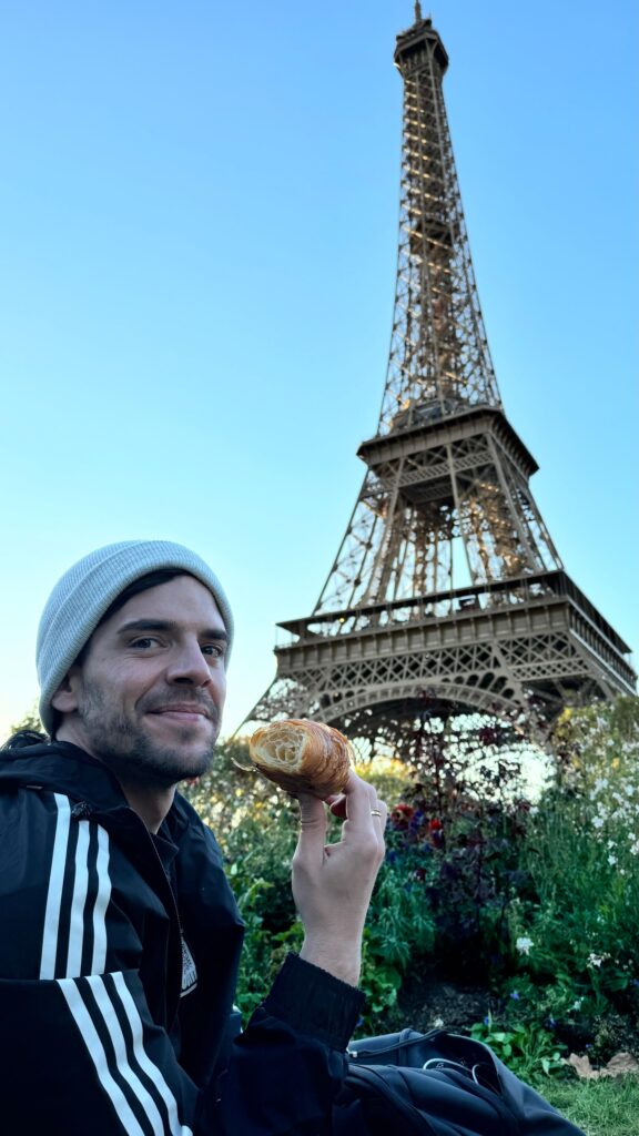 David de Somos Comiendo en París 