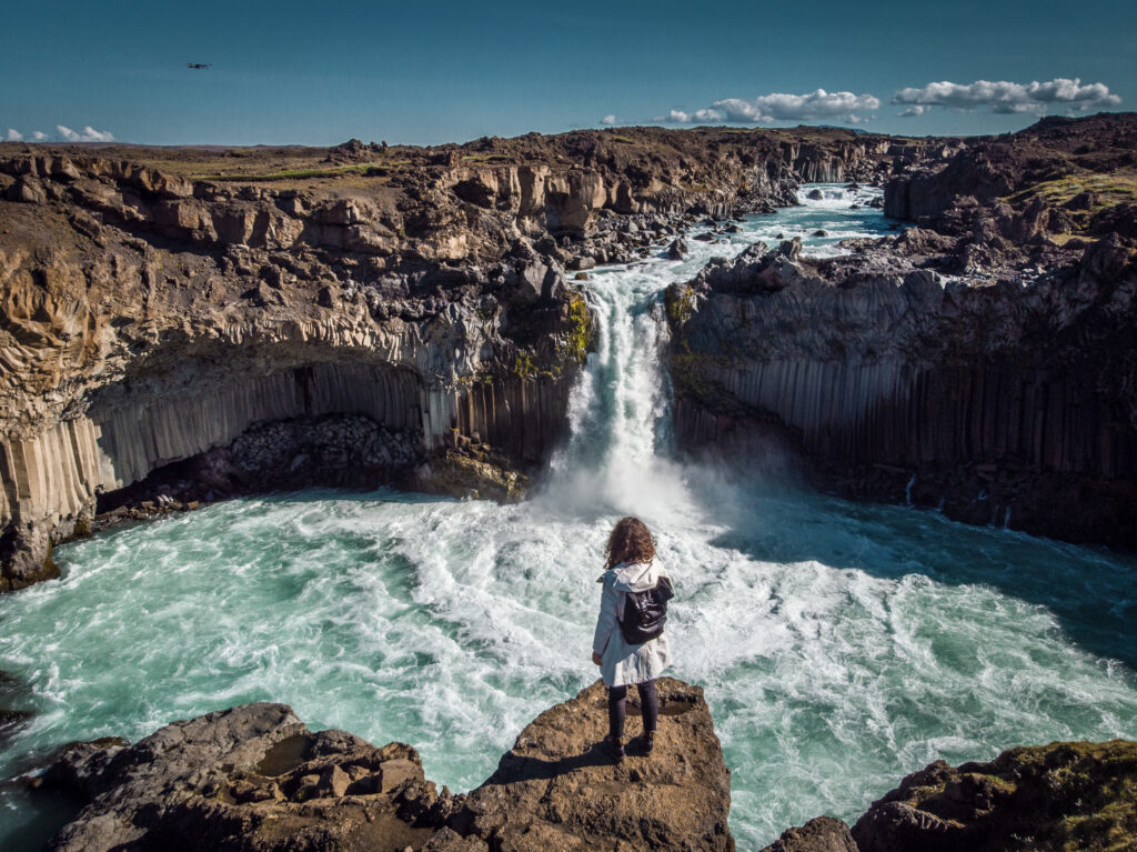 Cascada Aldeyjarfoss en Islandia, una de las cascadas más impresionantes del mundo