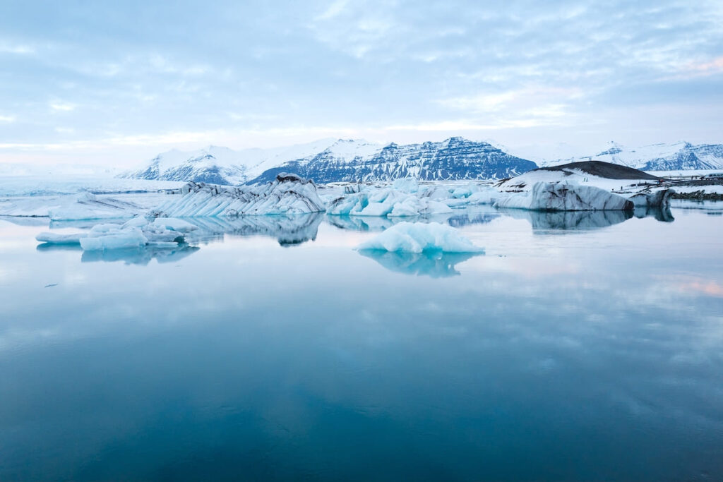 Laguna Glaciar Jökulsárlón en Islandia, el tercer glaciar más grande del mundo