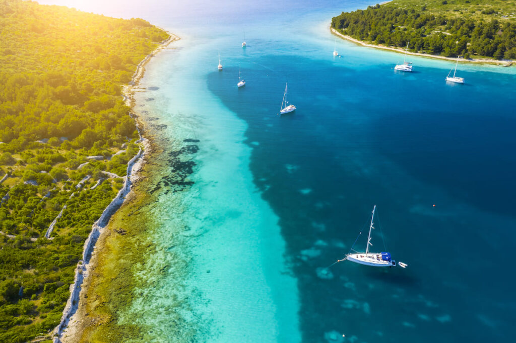 Bahías cristalinas del Mar Adriático en  Croacia