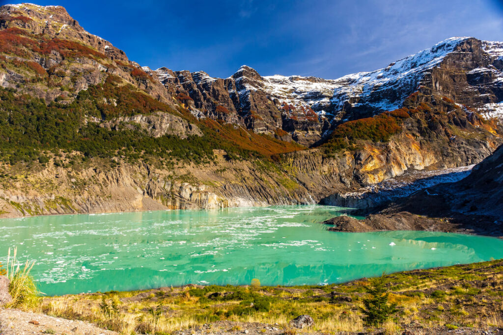 Glaciar Ventisquero Negro durante el verano en sur de Argentina 