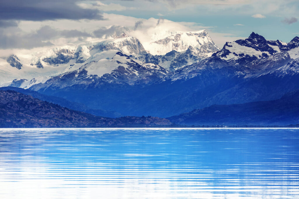 La imponente cordillera de los Andes en el sur de Argentina