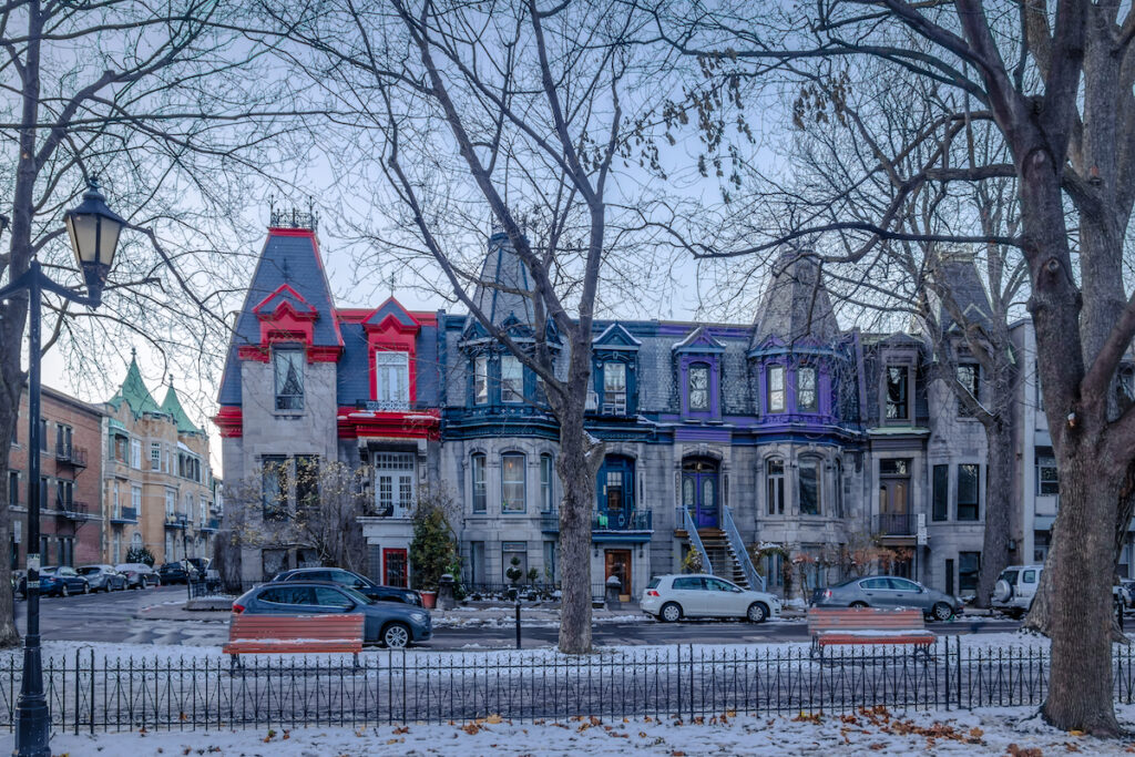Clásicas casa de influencia europea en Wicker Park en Chicago, Estados Unidos