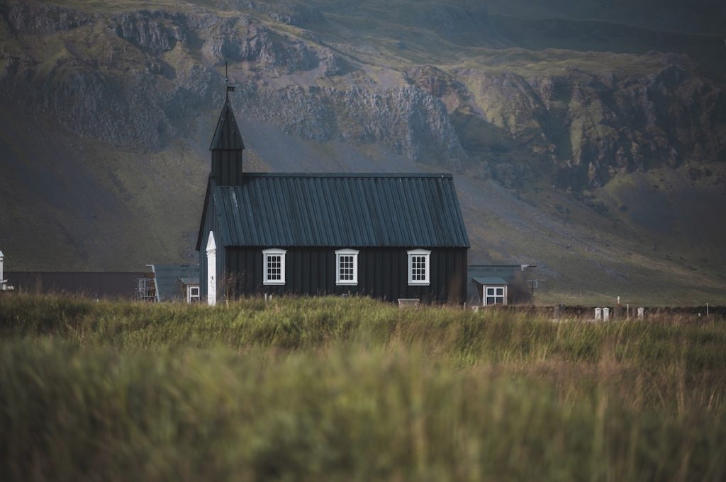 Iglesia negra en Islandia