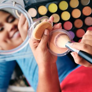 Mirror Close-Up Of Young Woman Applying Make-Up For Beauty Beauty Trip a Madrid y París